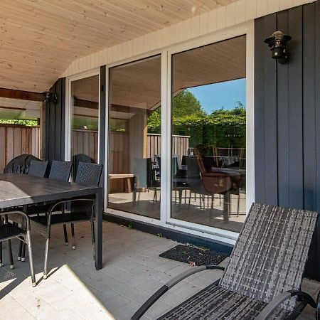 8 Person Holiday Home In Hejls 外观 照片