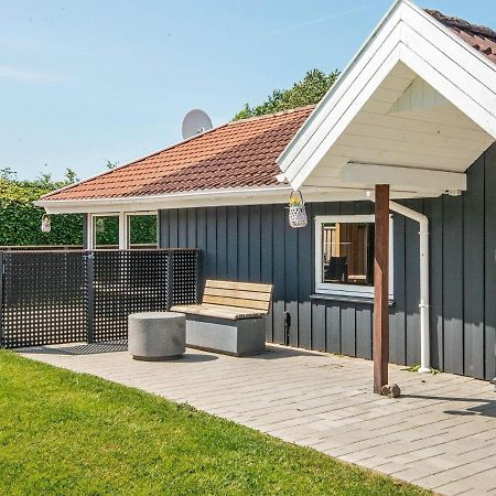 8 Person Holiday Home In Hejls 外观 照片