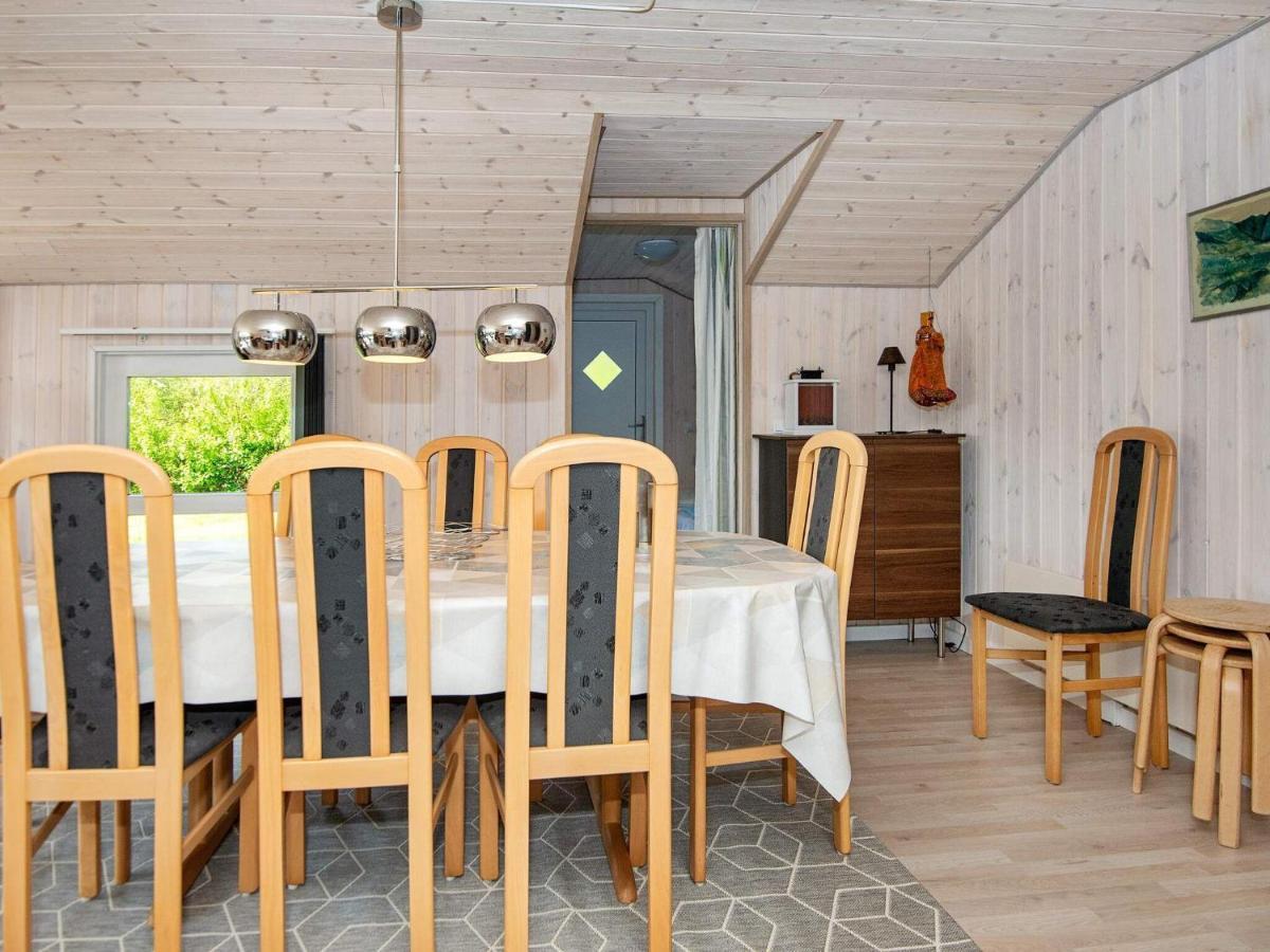 8 Person Holiday Home In Hejls 外观 照片