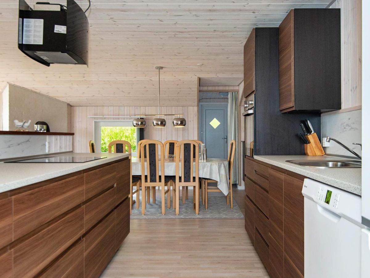 8 Person Holiday Home In Hejls 外观 照片