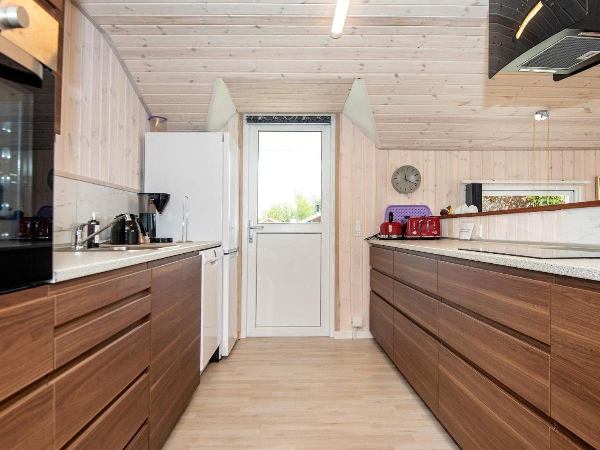 8 Person Holiday Home In Hejls 外观 照片