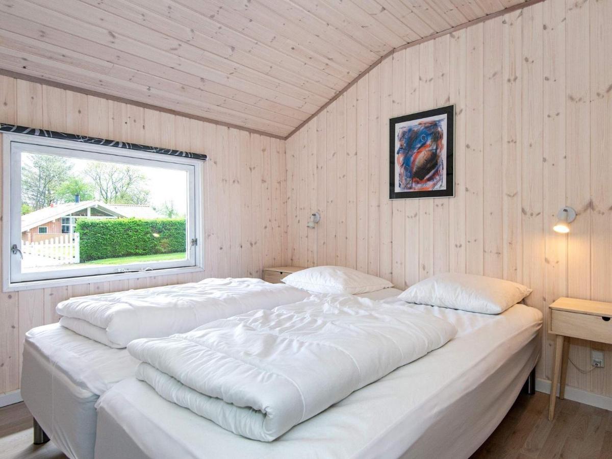 8 Person Holiday Home In Hejls 外观 照片