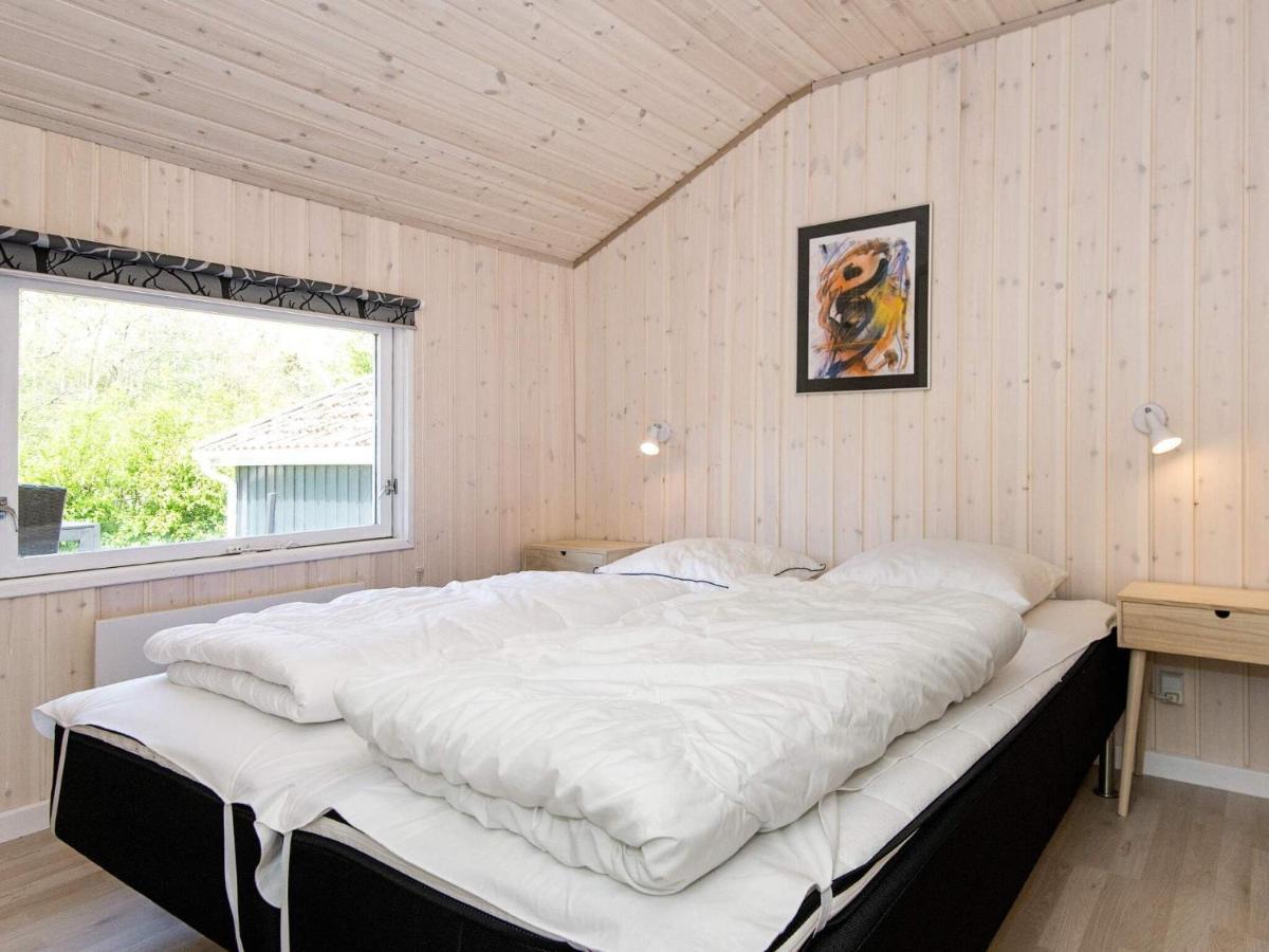 8 Person Holiday Home In Hejls 外观 照片