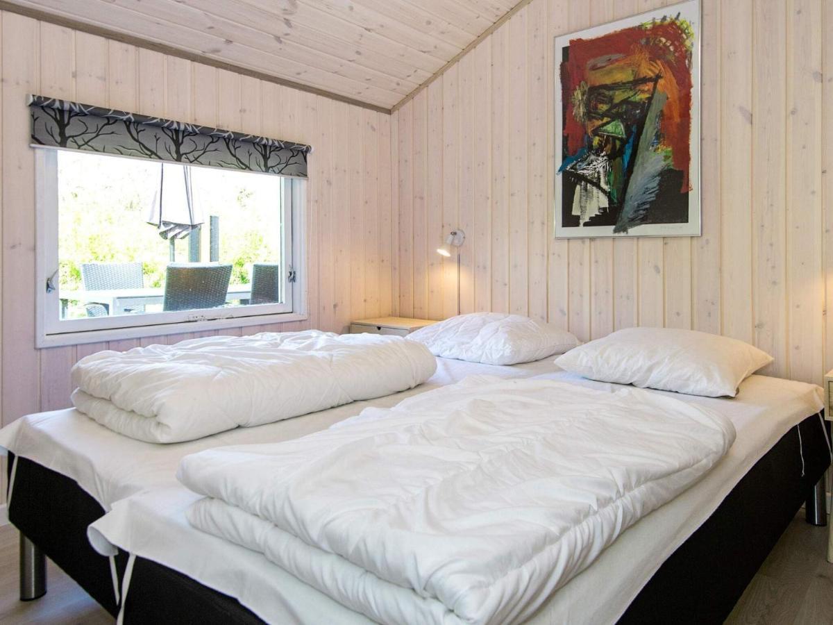 8 Person Holiday Home In Hejls 外观 照片