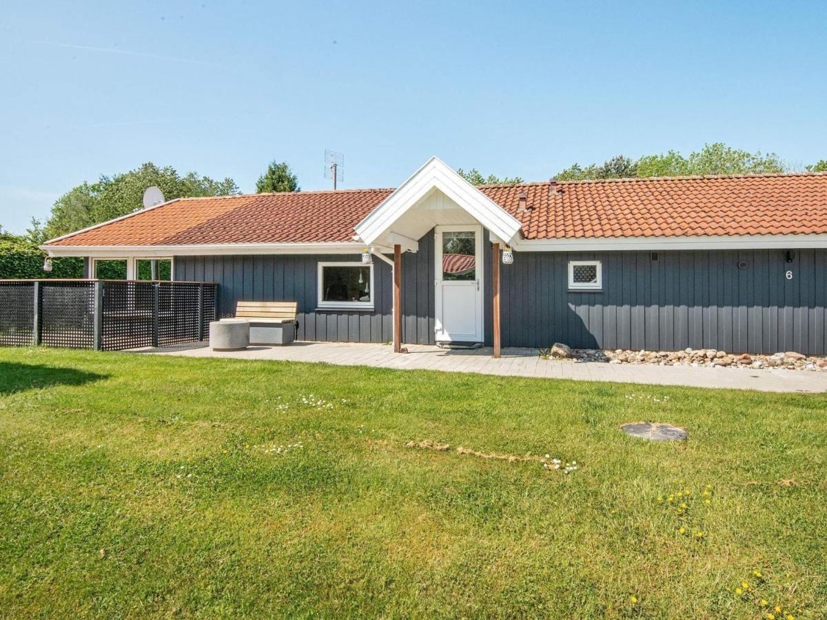 8 Person Holiday Home In Hejls 外观 照片