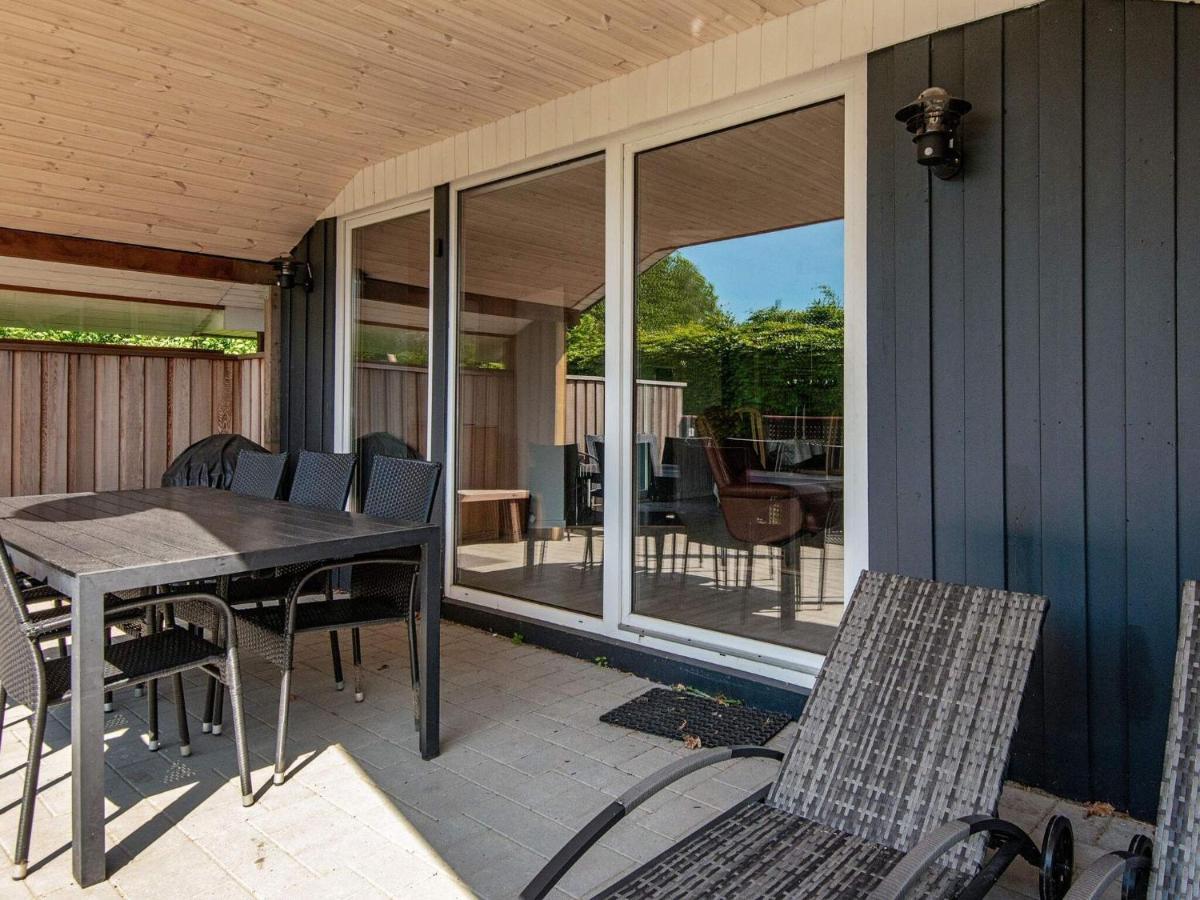 8 Person Holiday Home In Hejls 外观 照片
