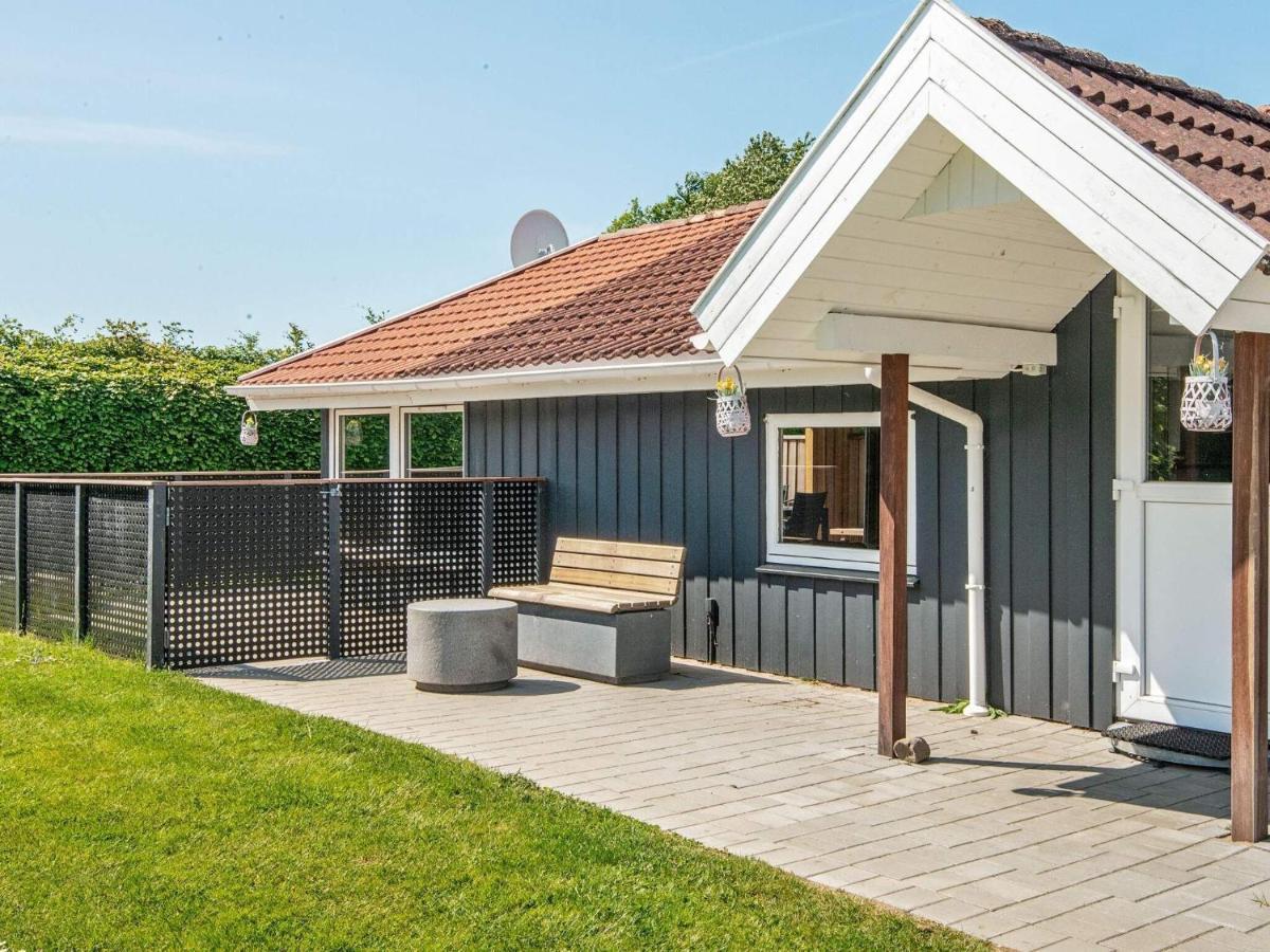 8 Person Holiday Home In Hejls 外观 照片