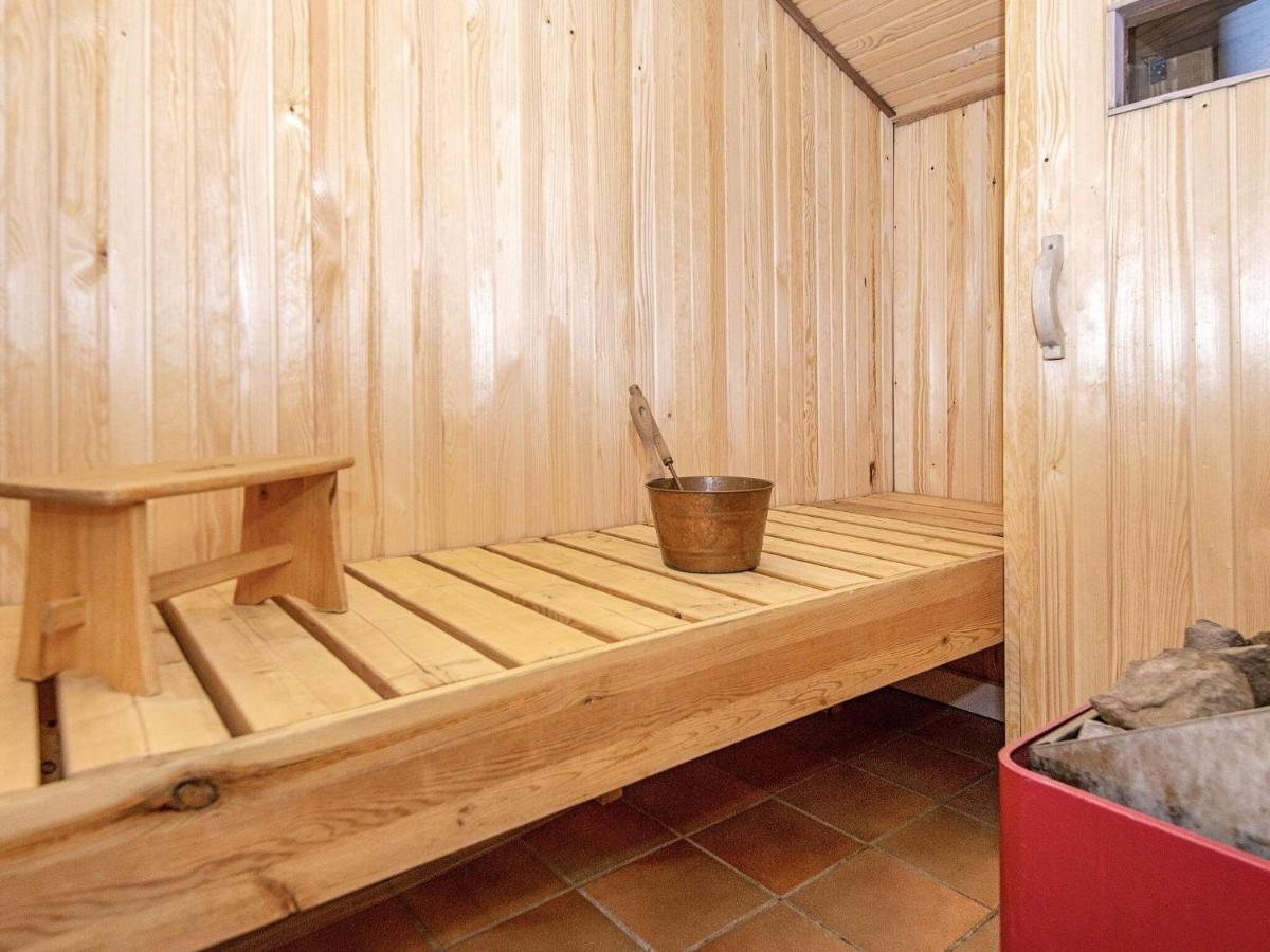 8 Person Holiday Home In Hejls 外观 照片