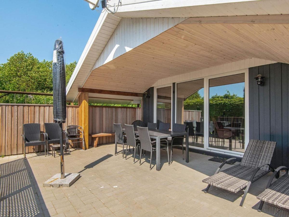 8 Person Holiday Home In Hejls 外观 照片